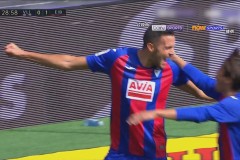 足球守门员：胜利喜悦下的失球痛苦与职业坚守